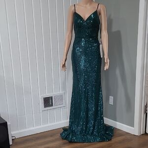 Elegant Green Sequin Backless Maxi Gown for Prom